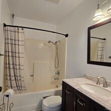 Building Photo - 2717 Applewood Dr