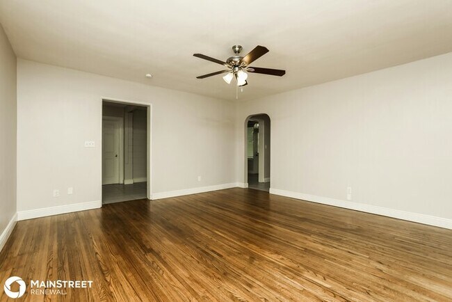 Building Photo - 830 N Tuxedo Ave, De Land, FL 32724