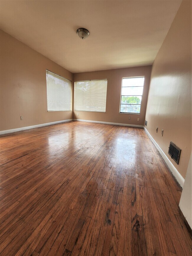 Foto del edificio - 2531 Ensley 5 Points W Ave