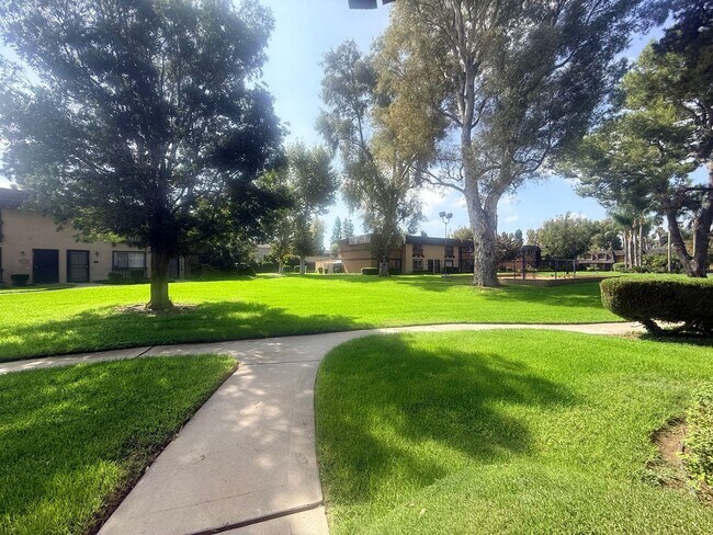 Foto del edificio - 10570 White Oak Dr