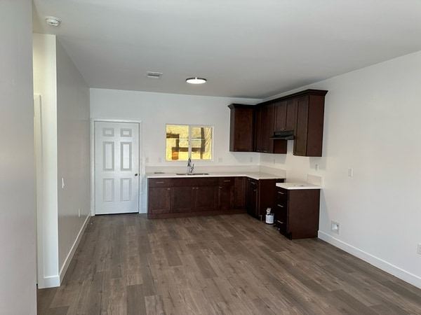 Foto del edificio - 1083 W 9th St