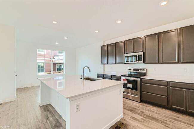 Foto del edificio - 3 br, 2.5 bath Townhome - 628 Acorn Place