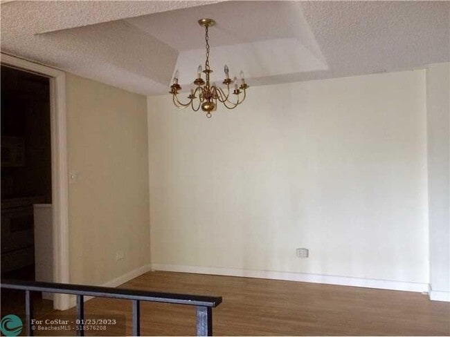 Building Photo - 3760 Inverrary Dr