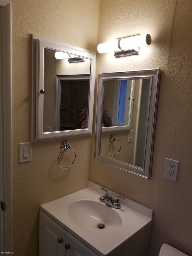 Building Photo - 4 br, 2 bath House - 508 W 14th St