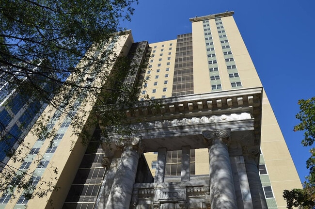 Building Photo - 300 W Peachtree St NW