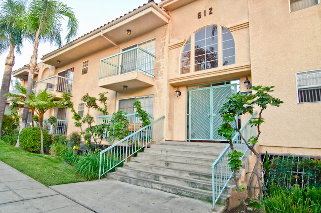 Building Photo - 612 E Cypress Ave