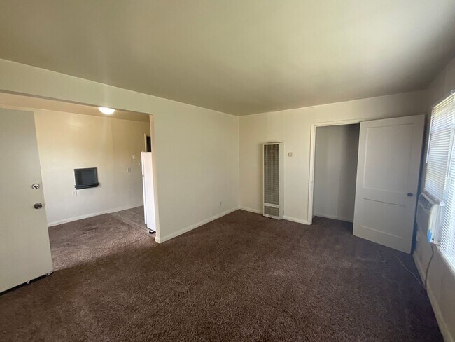 Building Photo - 1bed 1 bath Duplex