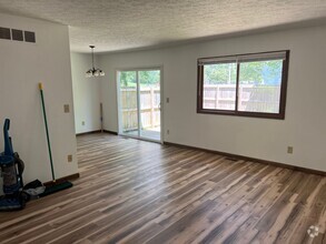 Building Photo - 401 S Village Ct