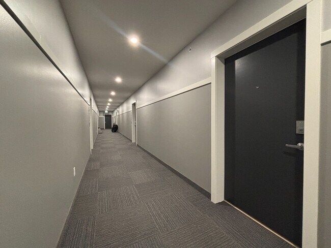 Photo du bâtiment - Seton 2-Bedroom Condo with Parking, Balcon...