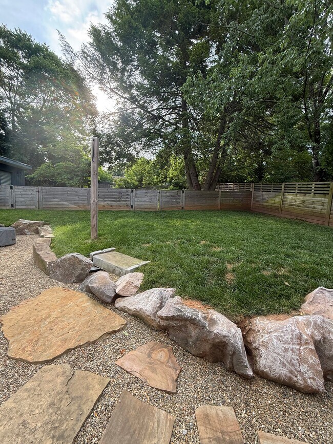 Foto del edificio - 3316 Coffman Dr