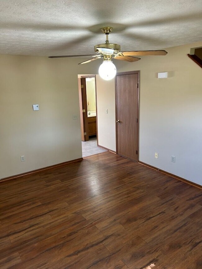 Foto del edificio - 1555 Windridge Pl