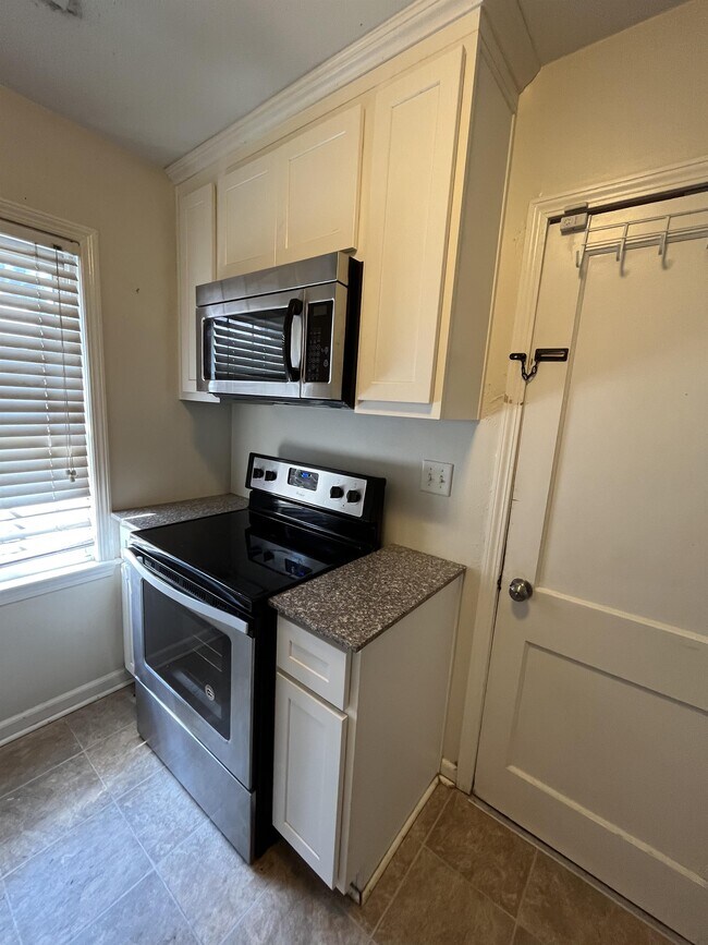 Foto del edificio - 423 E 6th St