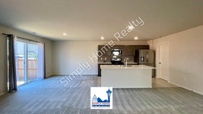 Foto del edificio - Spacious Tumwater home with a rare downstairs bedroom and a full bathroom!
