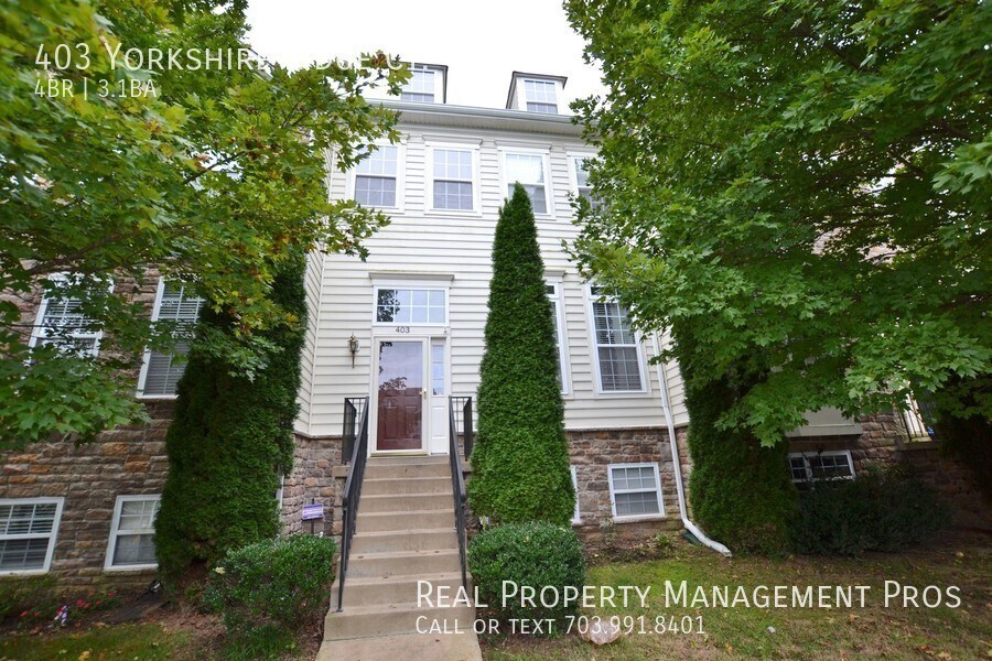 Beautifully Maintained 4 Bedroom 3.5 Bath Townhome Rentals in