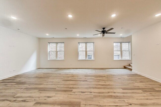 Building Photo - 5126 S Kenwood Ave