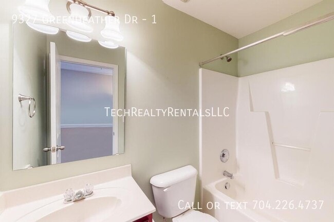 Foto del edificio - 9327 Greenheather Dr