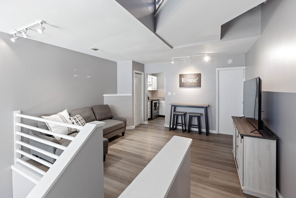 Foto principal - 815 W Pensacola St