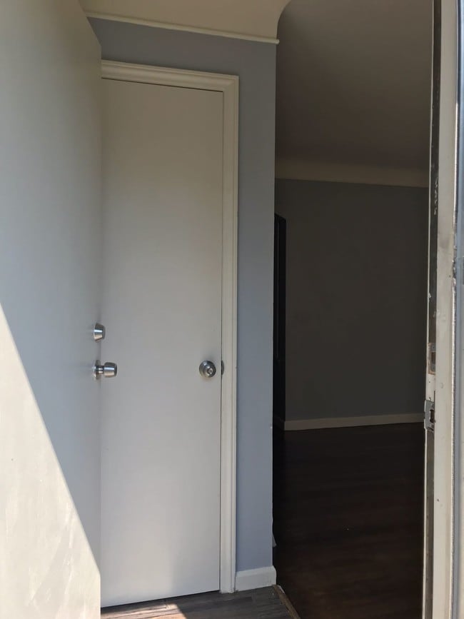 Foto del edificio - 9094 Braile St