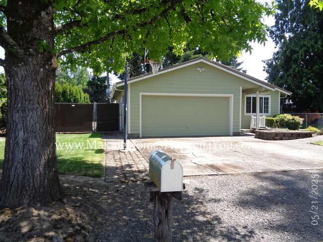Building Photo - 2844 Randi Ln NE
