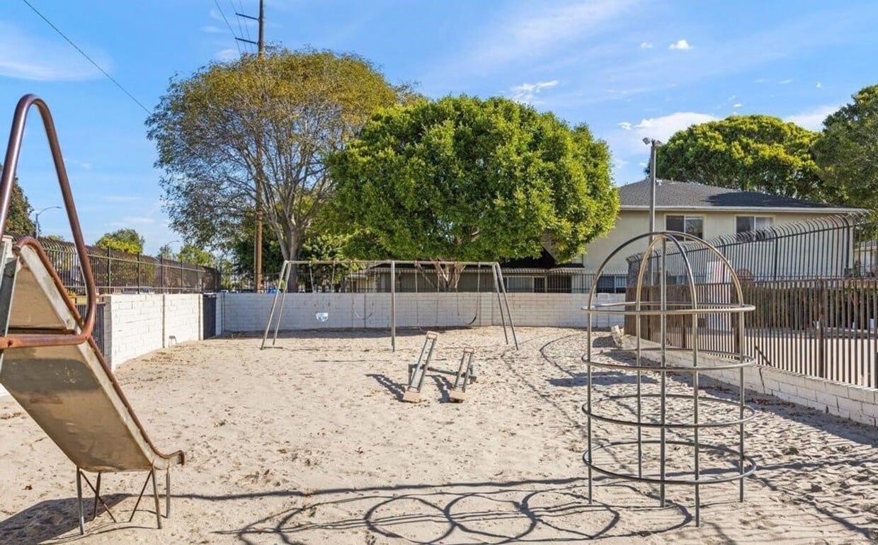Foto del edificio - Beautifully Renovated Marina Village Condo...