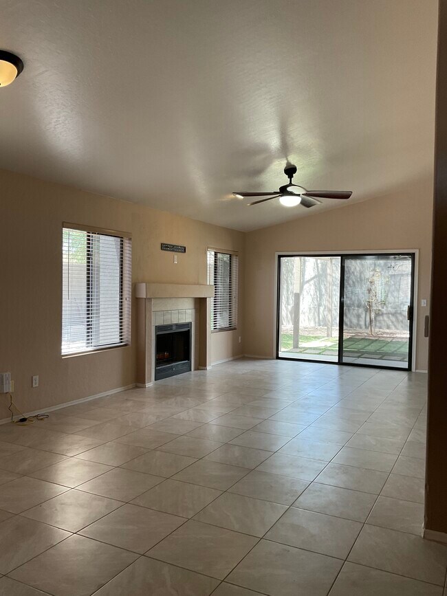 Foto del edificio - 3872 E Mountain Sky Ave