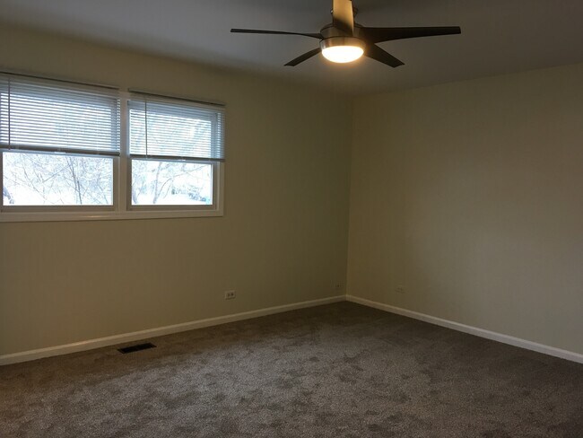 Building Photo - 23636 N Overhill Dr
