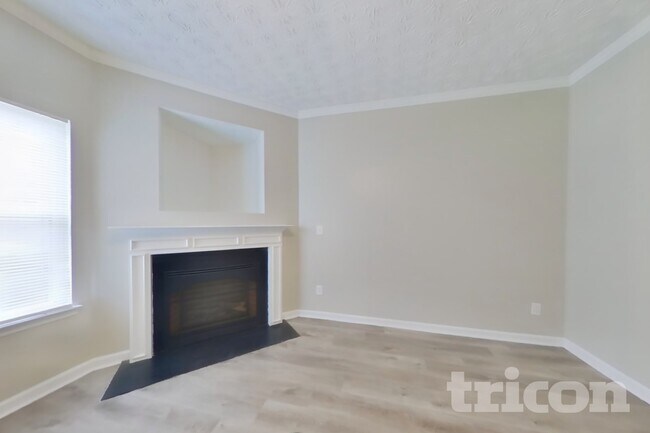 Foto del edificio - 6300 Ellenwood Dr