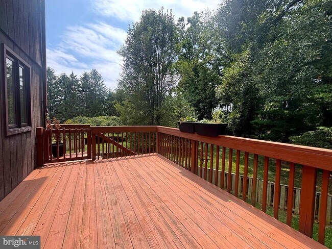 Foto del edificio - 412 Five Farms Ln
