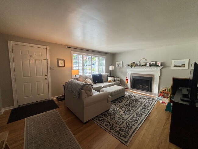 Foto del edificio - Beautiful 4 Bedroom Home In Mt. Lebanon!