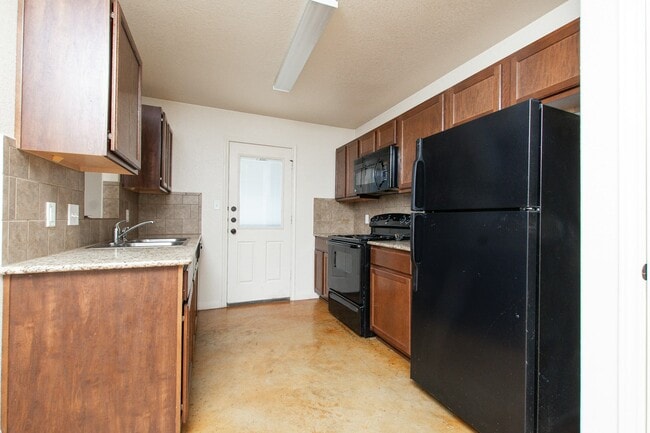 Building Photo - 613 Kendra Dr