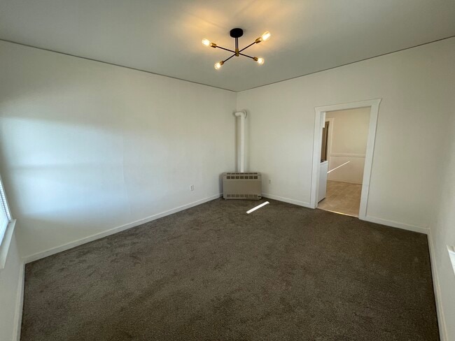 Building Photo - 418 W Main St