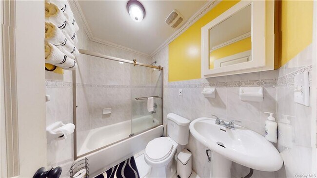 Building Photo - 1299 Saint Johns Pl