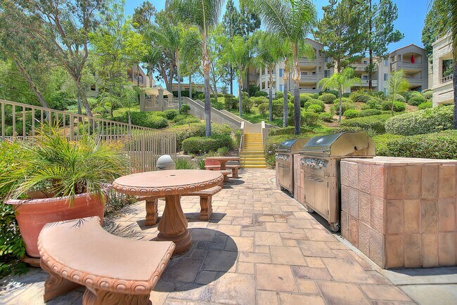 Building Photo - 1010 La Terraza Cir