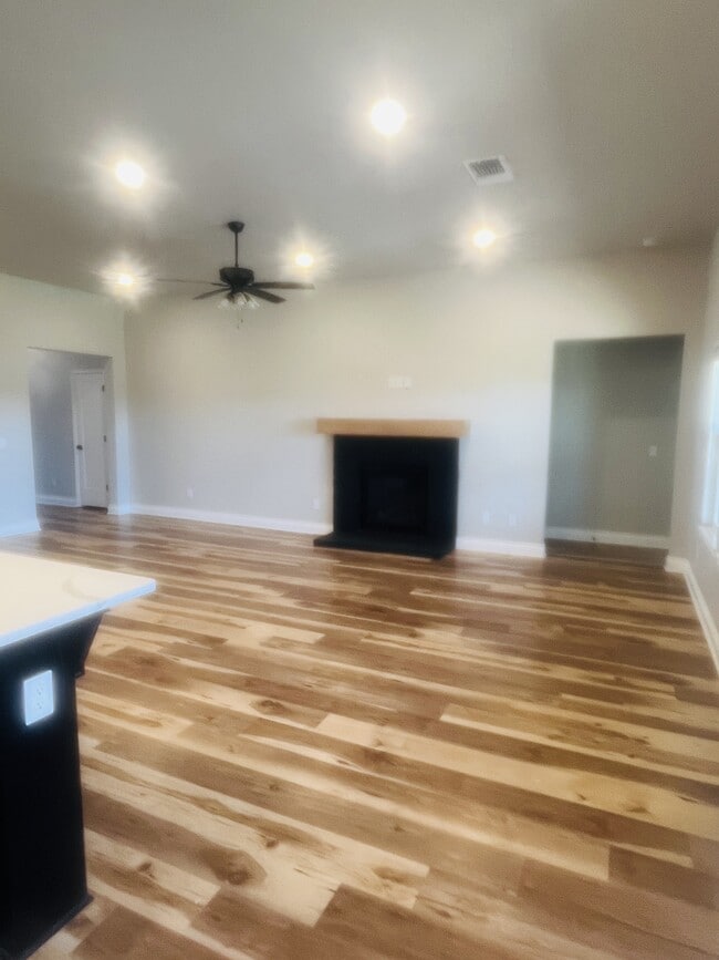 Building Photo - 8605 Ricard Dr
