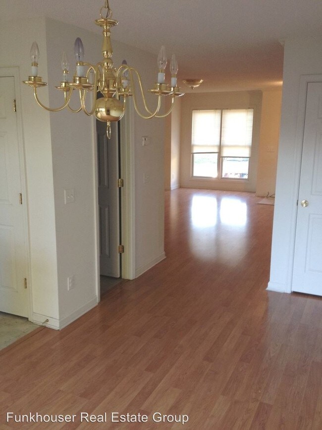 Building Photo - 2435 Avalon Woods Dr