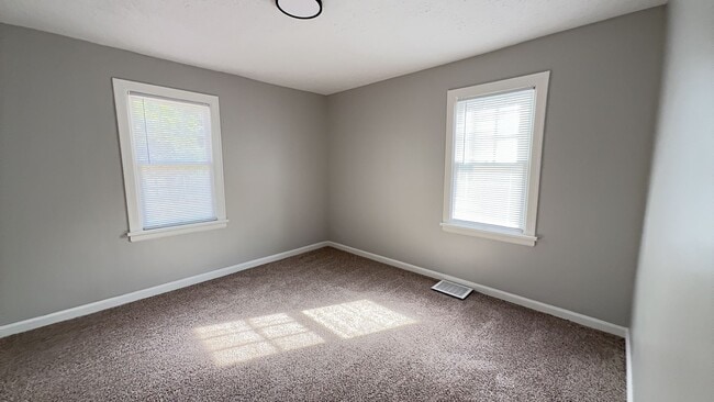 Building Photo - Beautiful Muncie Property!