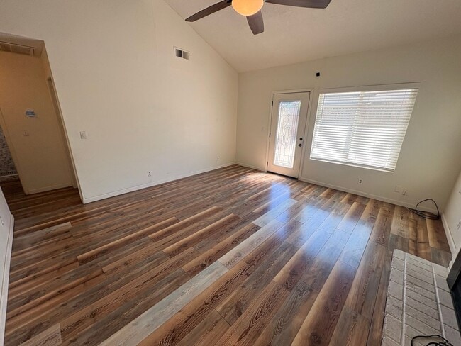 Foto del edificio - 2212 N Edison St