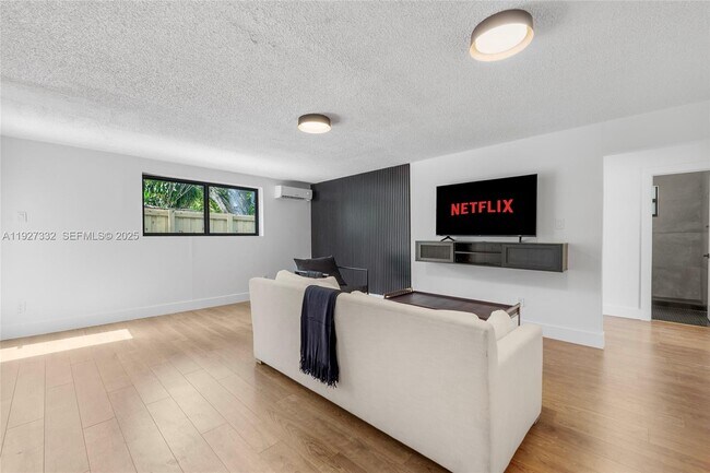 Foto del edificio - 485 NW 132nd St