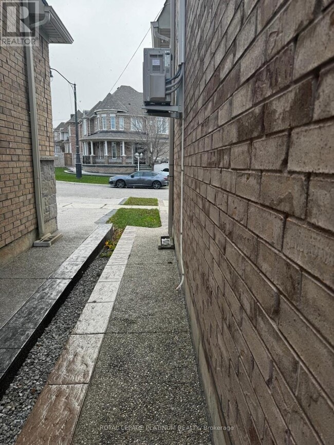 Building Photo - 24 Sandino Cres