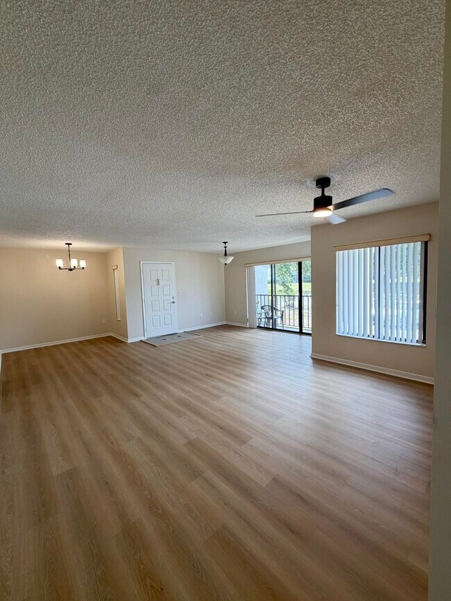 Foto del edificio - 2575 Pine Ridge Way S