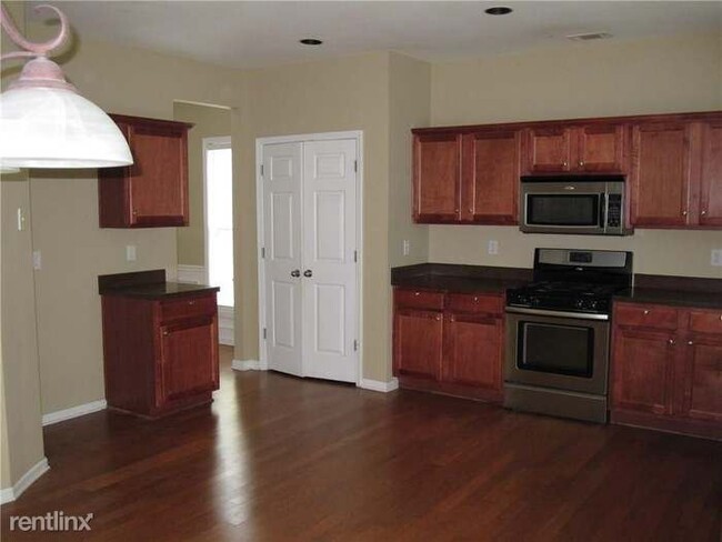 Building Photo - 1680 Rutland Pass Dr SE