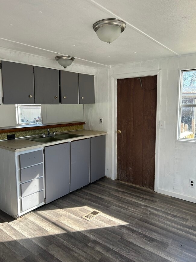 Building Photo - 2 bed 1 bath mobile moble