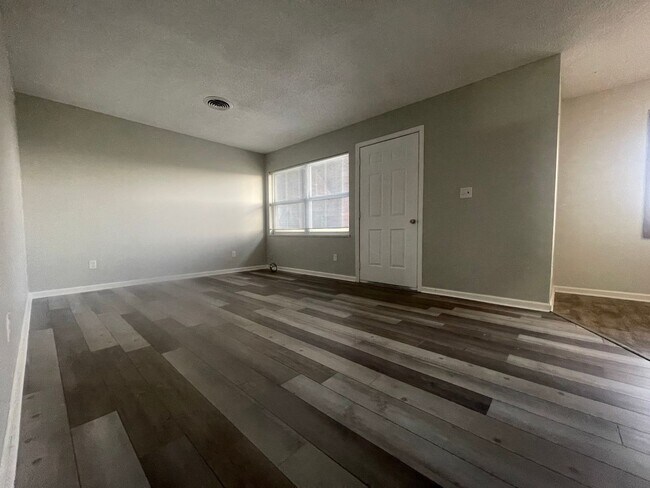 Building Photo - 75 Walton Ln.