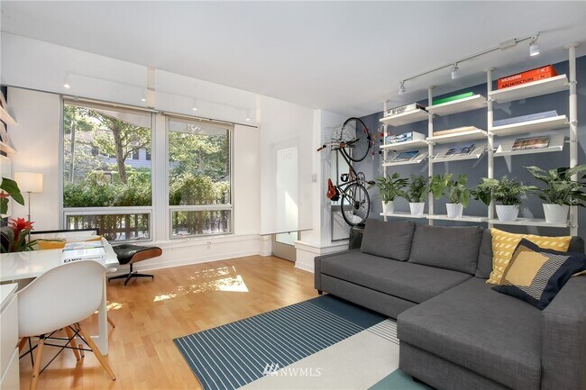 Building Photo - 1607 15th Ave