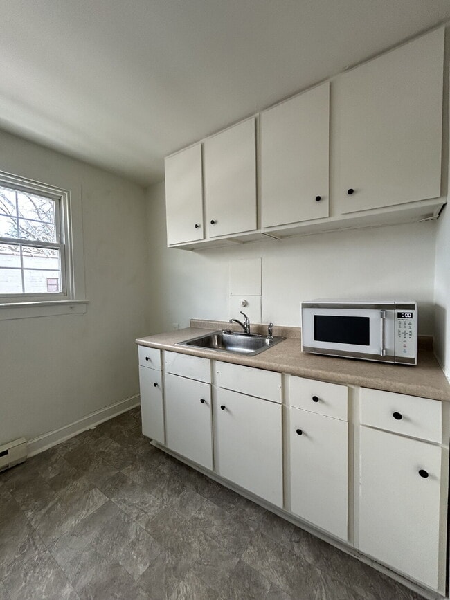 Building Photo - 1-Bedroom 1 Bathroom in Downtown Front Royal - Cozy 650 Sq. Ft. Gem on East Main Street!