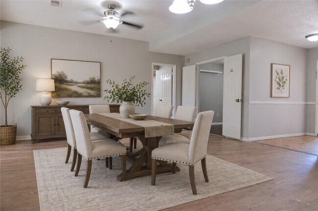 Foto del edificio - 7507 Sunny Oaks Way