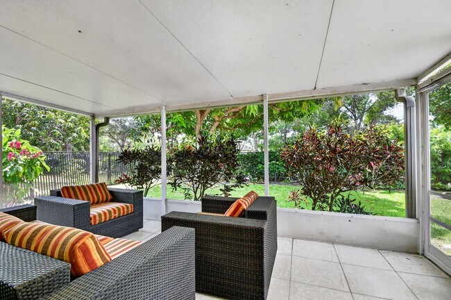 Foto del edificio - Sophisticated 3BD/2BA Single-Family Home in the Heart of Greenacres Gated Community