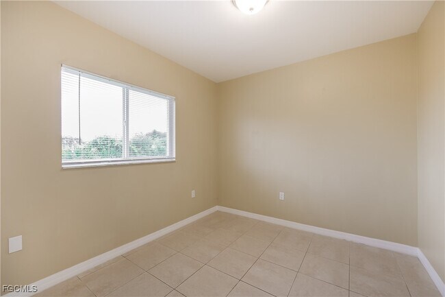 Foto del edificio - 2614 72nd St W