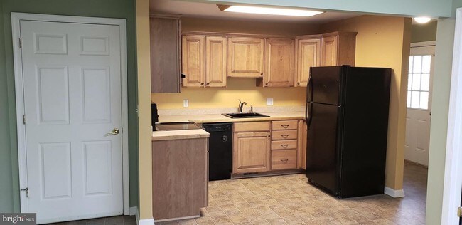 Building Photo - 6604 Marsh Ct