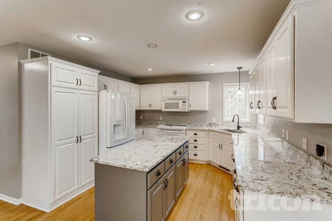 Building Photo - 1259 Irvine Dr